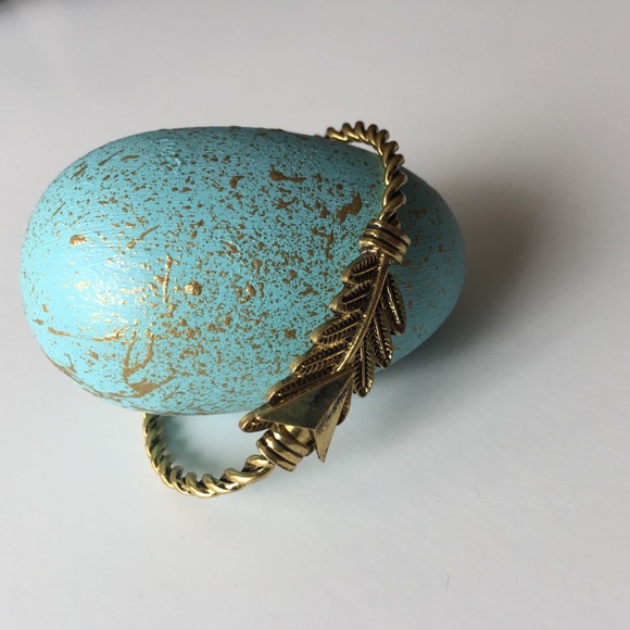 BOGO Gold Arrow Rustic Feather Bracelet - Picture 4 of 11